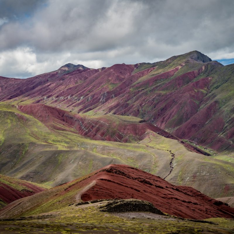 rainbow mountain peru hiking